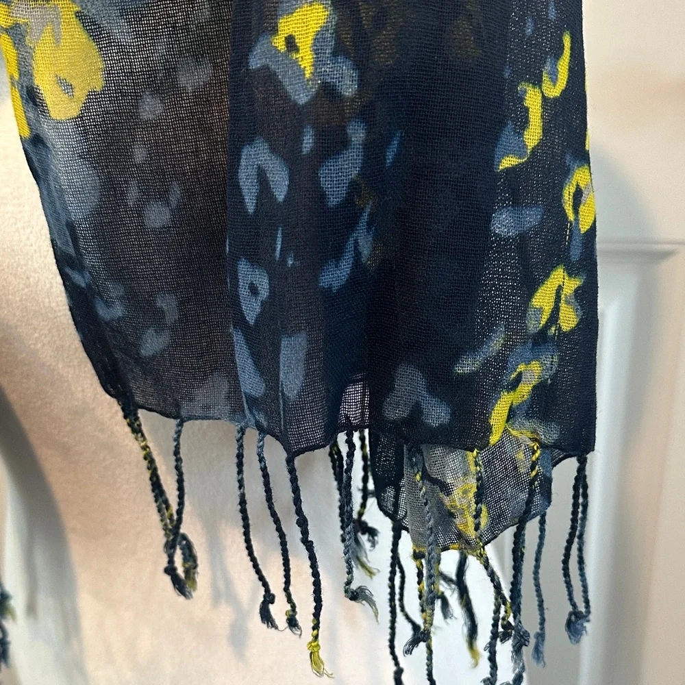 Old Navy‎ Watercolor Floral Print Navy/Blue/Yellow Scarf